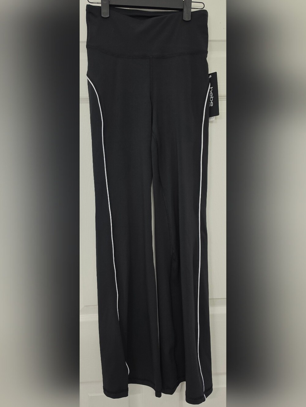Womens Bebe Sport Black Flare Leggings with White Side Piping Medium NEW
